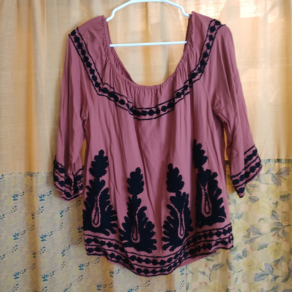 Gianni Bini Mauve Blouse with Black Embroidery